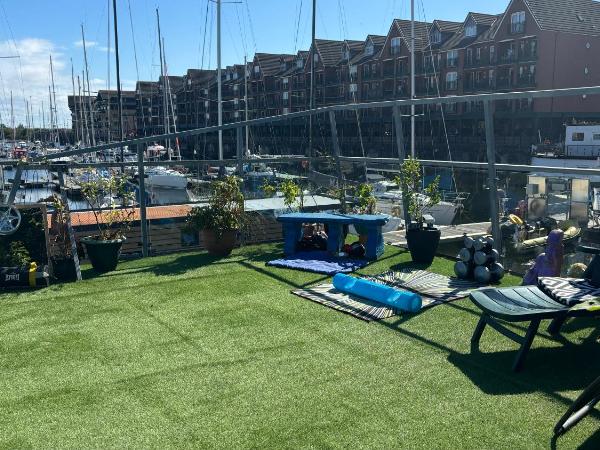 Float uniquely on Liverpool Waterfront on our high end 8 berth Houseboat : photo 8 de la chambre mobile home