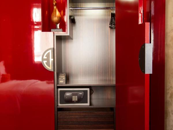 Buddha-Bar Hotel Prague : photo 10 de la chambre chambre double supérieure de luxe (2 adultes)