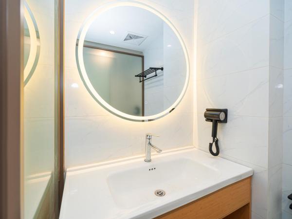 Denpa Inn - Shanghai Hongqiao Jinhui Road Branch : photo 4 de la chambre bed in 6-bed male dormitory room - shared bathroom