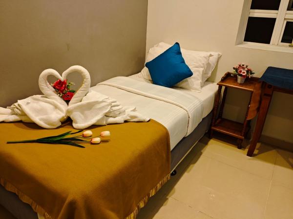 1 Jalan Jaya 7, walking distance to HUKM : photo 3 de la chambre chambre double avec salle de bains privative