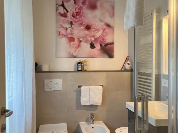 Villa Due Giardini : photo 8 de la chambre chambre double avec salle de bains privative