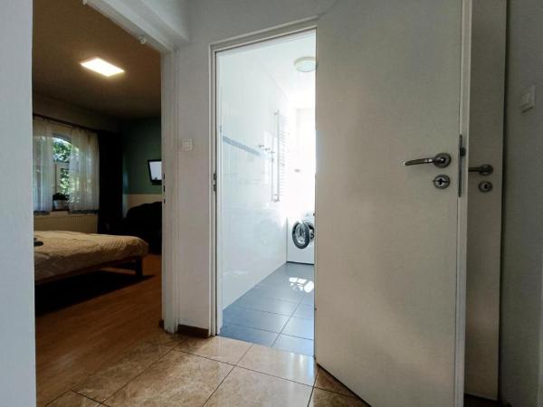 Guest House : photo 2 de la chambre chambre double avec salle de bains commune