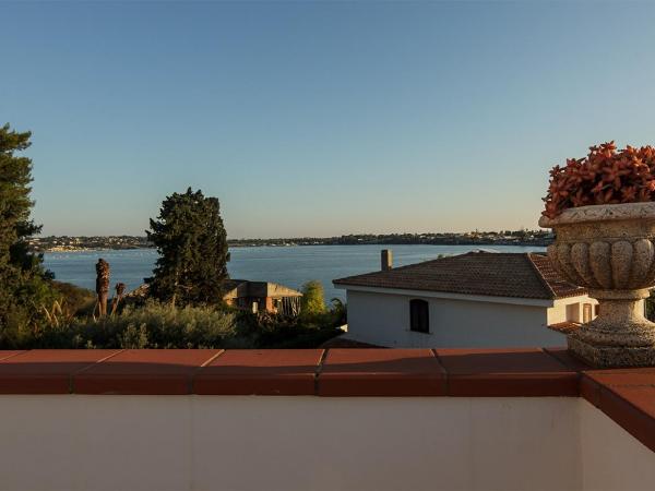 B&B Le Saline : photo 10 de la chambre chambre quadruple avec salle de bains