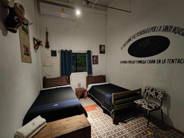 Chuchumbé Hotel & Hostal : photo 2 de la chambre chambre lit queen-size avec salle de bains commune