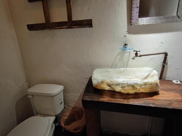 Chuchumbé Hotel & Hostal : photo 7 de la chambre chambre lits jumeaux avec salle de bains commune