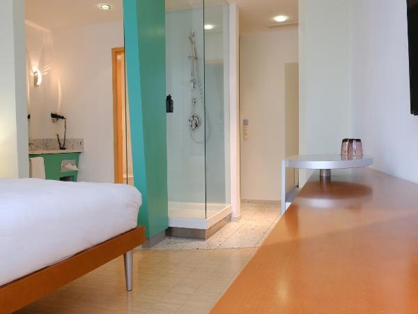 FOUR Munich Neue Messe : photo 4 de la chambre chambre lit queen-size standard - vue sur cour