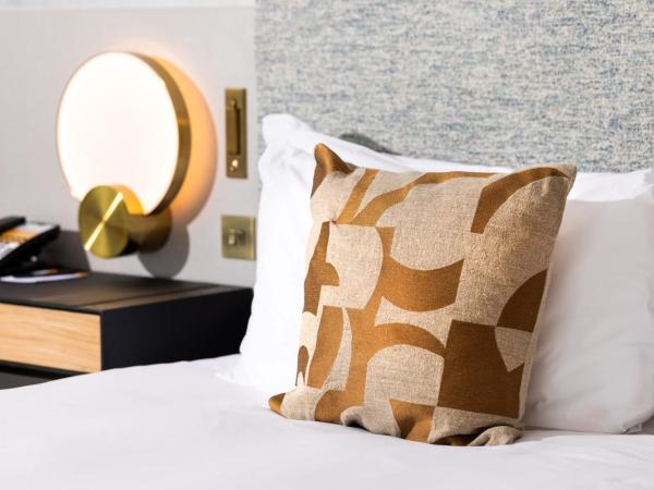 voco St. David's Cardiff, an IHG Hotel : photo 1 de la chambre super junior king suite - tiger bay