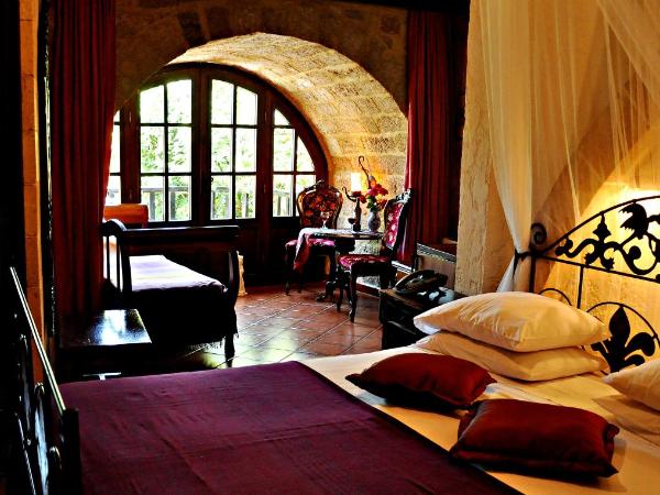 S.Nikolis' Historic Boutique Hotel : photo 1 de la chambre chambre reine