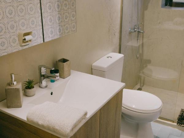 Rhodes Backpackers Boutique Hostel and Apartments : photo 8 de la chambre appartement avec balcon