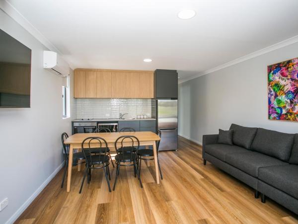 Banksia Tourist Park : photo 8 de la chambre family chalet 5 (not pet friendly) 