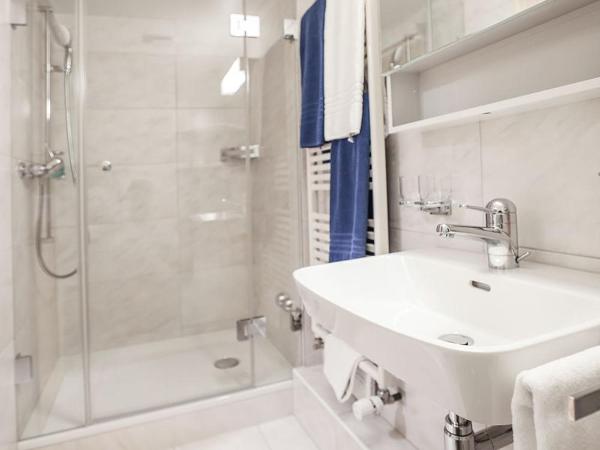 Hotel Garni Sonnenhalde : photo 4 de la chambre chambre triple avec balcon