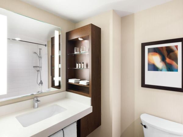 Delta Hotels by Marriott Edmonton South Conference Centre : photo 7 de la chambre kid zone room, larger guest room