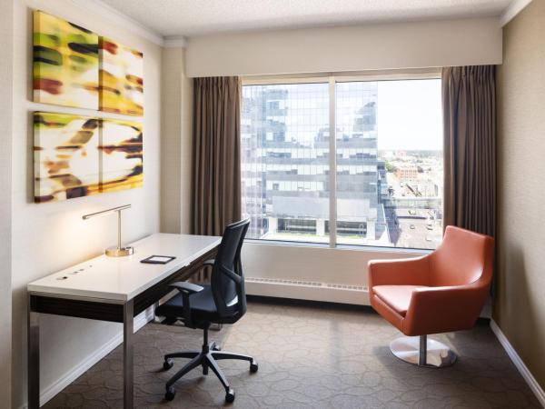 Delta Hotels by Marriott Edmonton Centre Suites : photo 3 de la chambre chambre lit king-size