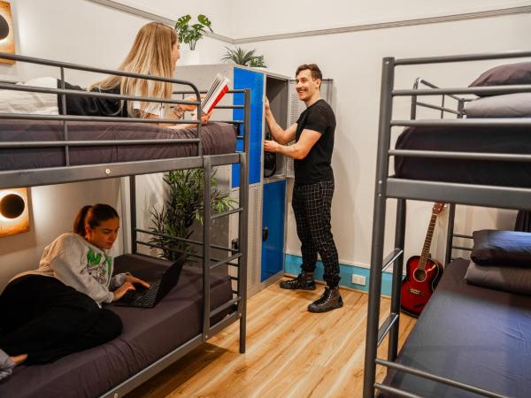 Mad Monkey Melbourne : photo 6 de la chambre lit dans dortoir mixte de 4 lits avec salle de bains commune (18-35 ans uniquement)