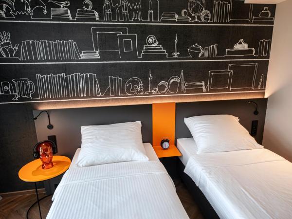 LOGINN Hotel Köln Airport : photo 2 de la chambre chambre lits jumeaux supérieure