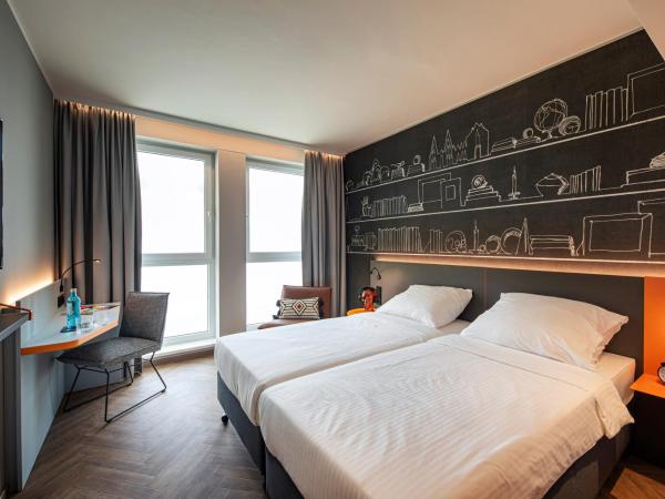 LOGINN Hotel Köln Airport : photo 10 de la chambre chambre lits jumeaux supérieure