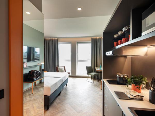 LOGINN Hotel Köln Airport : photo 6 de la chambre studio