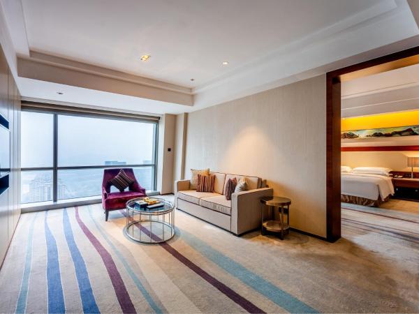 Crowne Plaza Wuxi Taihu, an IHG Hotel : photo 2 de la chambre one bedroom king suite with lake view