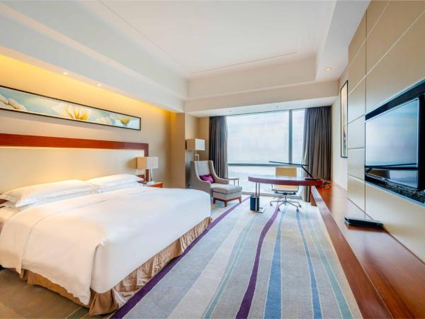 Crowne Plaza Wuxi Taihu, an IHG Hotel : photo 4 de la chambre chambre double standard - vue sur lac