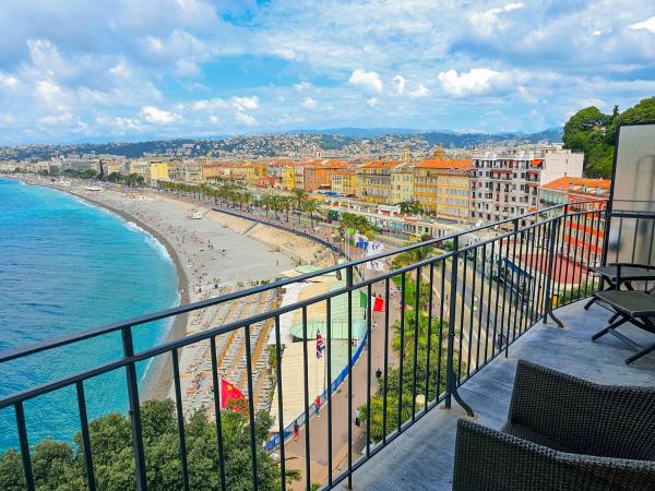 Hôtel La Pérouse Nice Baie des Anges - Recently fully renovated : photo 9 de la chambre suite baie des anges - vue complète sur mer