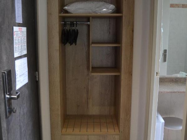 Kyriad Hotel Tours Centre : photo 4 de la chambre 2 lits simples