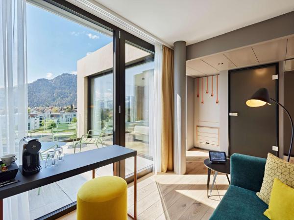 Essential by Dorint Interlaken - New Opening : photo 3 de la chambre suite junior avec terrasse