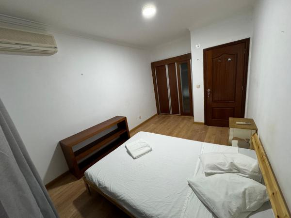 oriente station airport : photo 2 de la chambre chambre double avec salle de bains commune