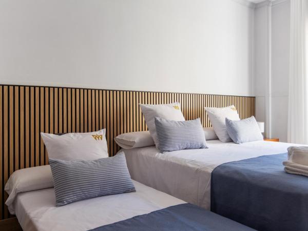 Hotel Reina Mora : photo 1 de la chambre chambre triple