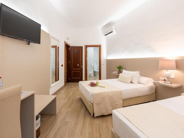 Hotel Plaza Del Castillo : photo 8 de la chambre chambre lits jumeaux