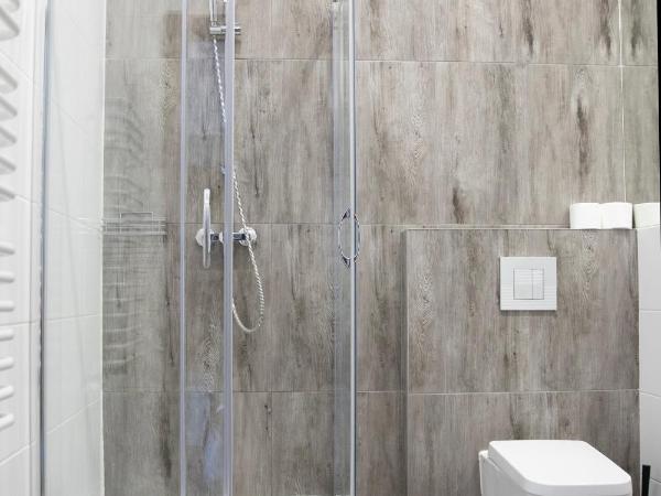 New Adler Bed & Breakfast : photo 5 de la chambre chambre double avec salle de bains privative