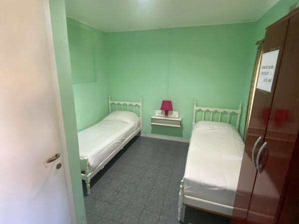 Aguilar House Hostel B&B : photo 2 de la chambre lit simple dans dortoir mixte
