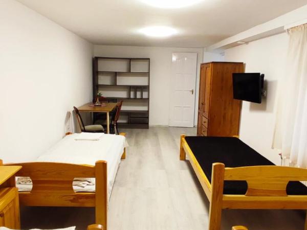 OKSZI Vendégház : photo 7 de la chambre chambre quadruple avec salle de bains