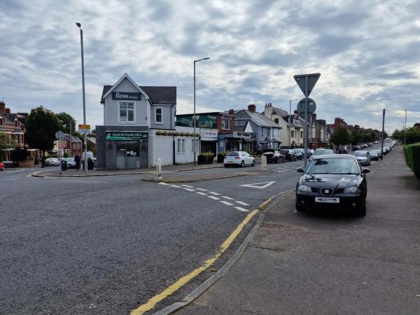 Aunty Katie's House, NI Tourist Board Certified & located on the main Oldpark Road to Belfast, with Free Continental Breakfast & Free Ultra Fast SKY internet, free SKY Sports & free SKY Cinema, Self-check in after 10pm GMT : photo 1 de la chambre chambre quadruple avec salle de bains commune