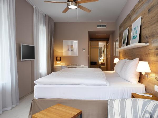 Cihelny Golf & Wellness Resort : photo 7 de la chambre chambre double supérieure avec balcon - vue sur parcours de golf