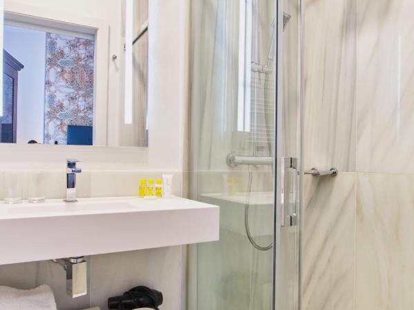 Hotel Legado Alcazar : photo 2 de la chambre chambre double supérieure royale alcazar avec terrasse et vue