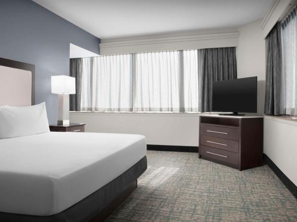 Homewood Suites Dallas Downtown : photo 2 de la chambre suite d'angle 1 chambre lit king-size