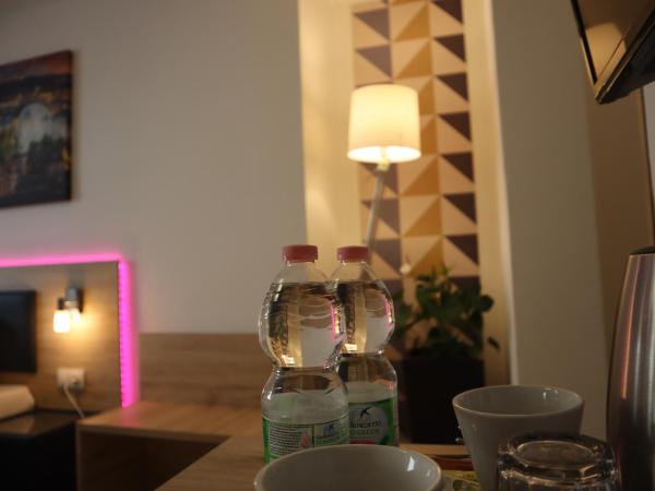 Christina Residence : photo 4 de la chambre chambre deluxe double ou lits jumeaux