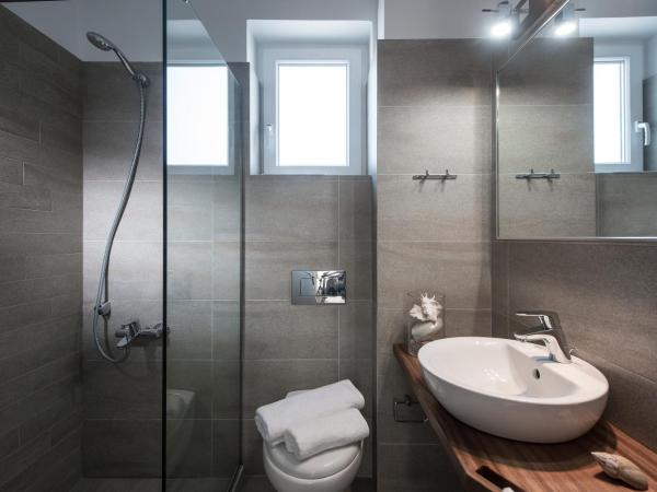 Villa Sonia : photo 4 de la chambre studio - vue latérale sur mer