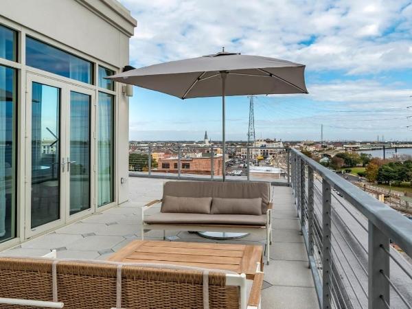 ONE11 Hotel : photo 3 de la chambre suite lit king-size avec balcon