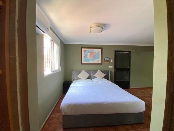 Guesthouse in Torrent : photo 2 de la chambre chambre double