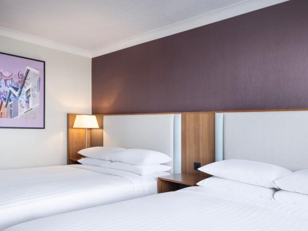 Delta Hotels by Marriott Bristol City Centre : photo 3 de la chambre family room with two double beds - renovated