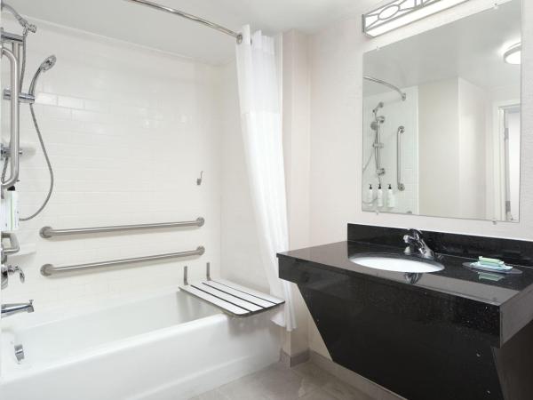 Fairfield Inn & Suites Columbia Northeast : photo 1 de la chambre studio lit king-size avec canapé-lit