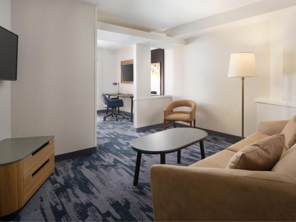 Fairfield Inn & Suites Columbia Northeast : photo 4 de la chambre studio lit king-size avec canapé-lit