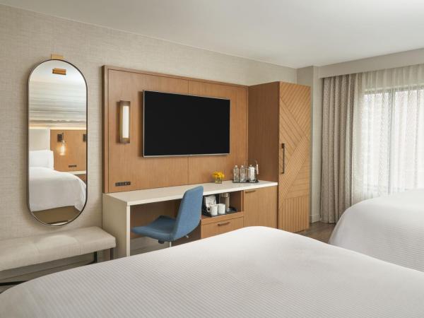 The Westin Indianapolis : photo 2 de la chambre king room with sofa bed, mobility and hearing accessible tub