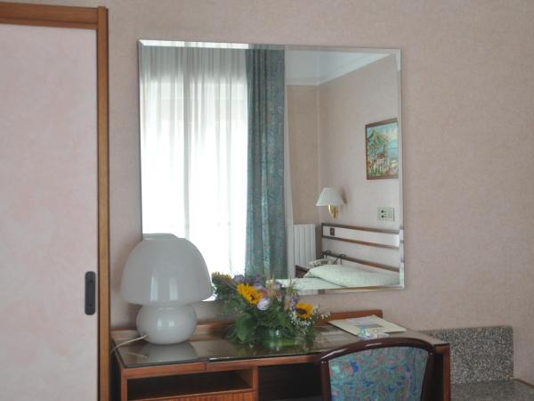 Albergo Fiorenza : photo 9 de la chambre chambre triple