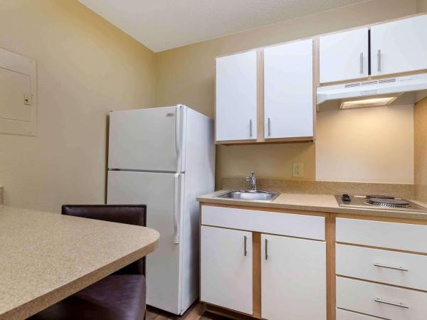 Extended Stay America Select Suites - Denver - Cherry Creek : photo 4 de la chambre studio lit queen-size - non-fumeurs