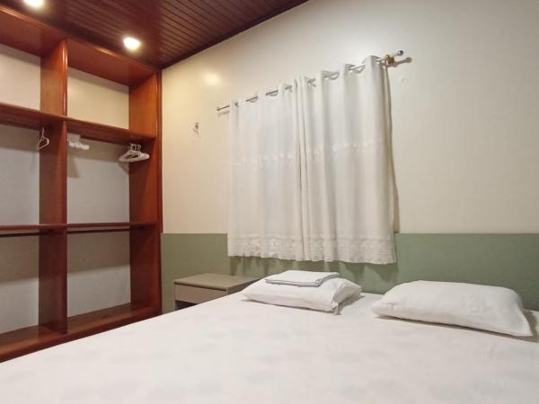 Angatu Hostel Service : photo 4 de la chambre grande chambre double