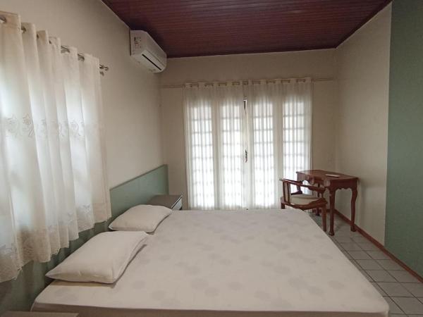 Angatu Hostel Service : photo 7 de la chambre grande chambre double