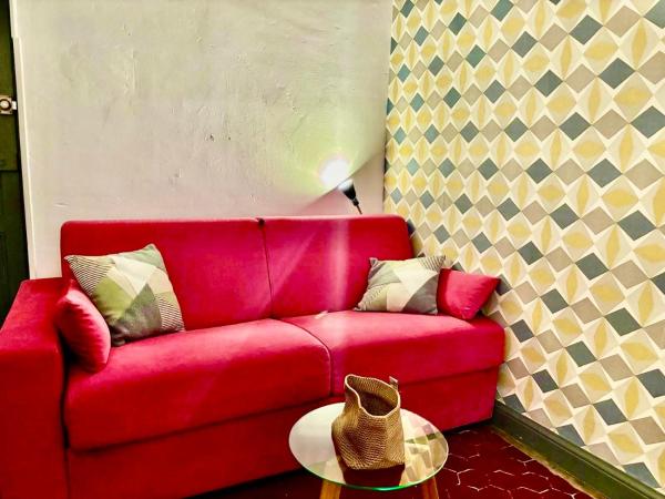 GARE 5 minutes à pied GARIBALDI RÉPUBLIQUE chambre PRIVEE pour voyageurs CALMES TRAM au pied de l'immeuble : photo 6 de la chambre chambre quadruple