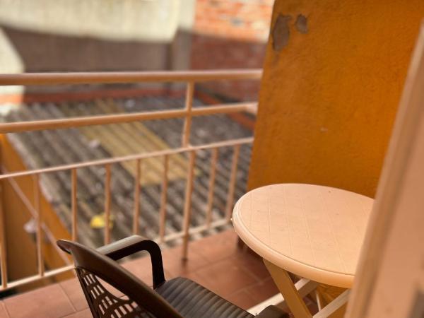 Hostal Sol Celeste : photo 5 de la chambre chambre double avec balcon